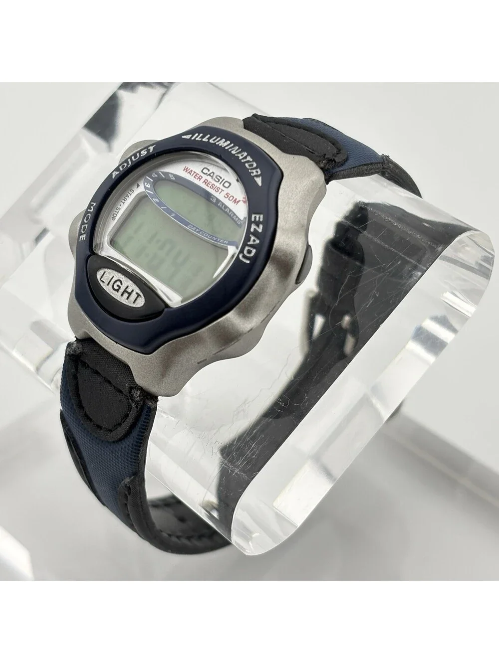 Vintage Casio Illuminator LW-24H Ladies Green Holographic LCD Blue Black Watch